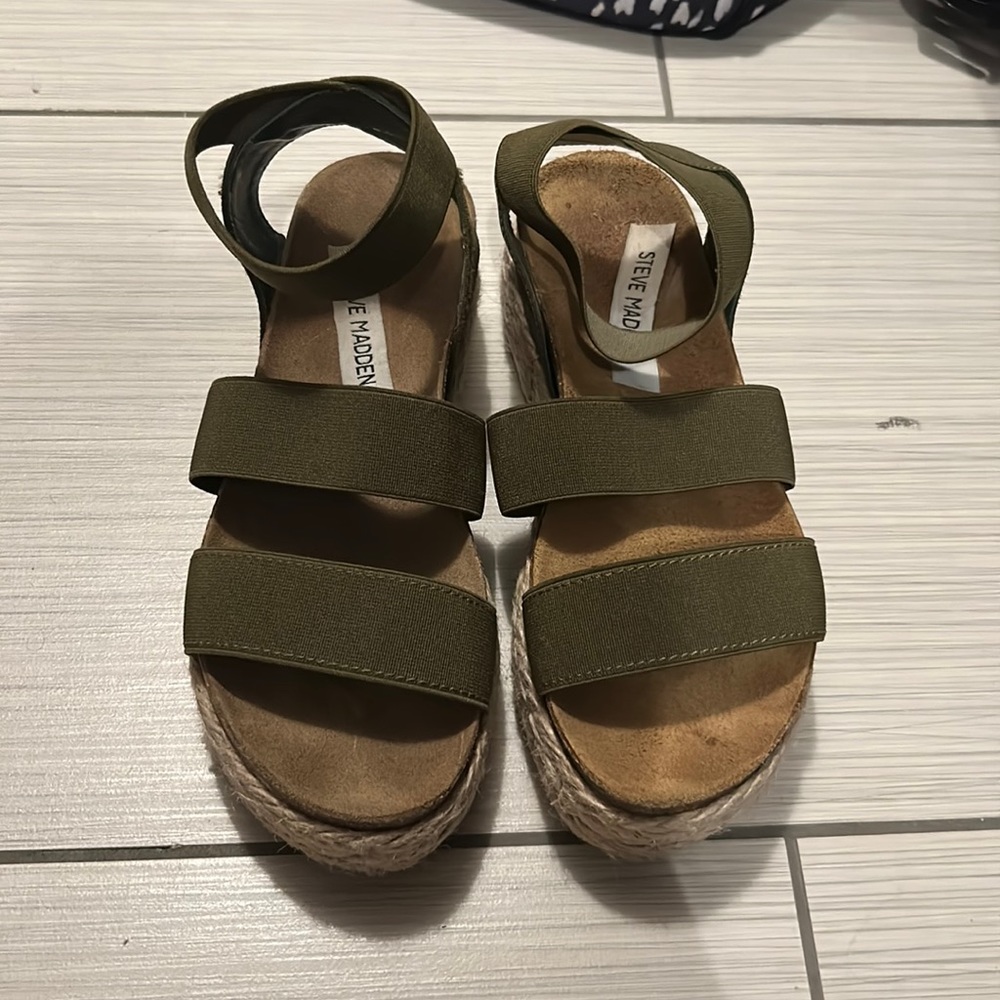 Steve Madden platform sandals Olive size 6